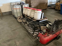 Inrichting werkbus t.b.v. isoleren. bestaande uit: roda 2cv-100 prof compressor, spuitslangen, pompen en regelaars - afbeelding 1 van  8