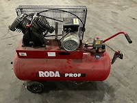 Inrichting werkbus t.b.v. isoleren. bestaande uit: roda 2cv-100 prof compressor, spuitslangen, pompen en regelaars - afbeelding 3 van  8