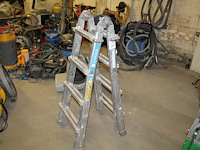 Inschuifbare ladder zarges z600 met 4 x 4 treden.