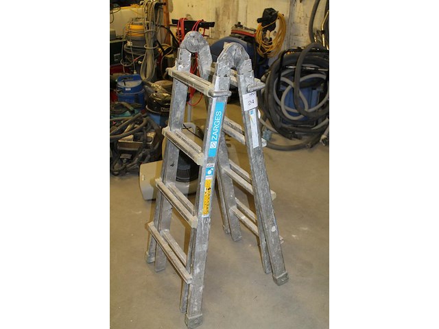 Inschuifbare ladder zarges z600 met 4 x 4 treden. - afbeelding 2 van  3