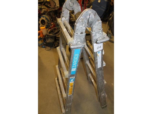 Inschuifbare ladder zarges z600 met 4 x 4 treden. - afbeelding 3 van  3