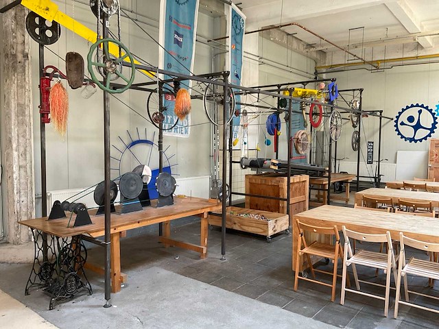Installatie “de ruben goldberg machine” - afbeelding 1 van  15