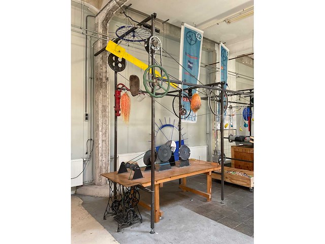 Installatie “de ruben goldberg machine” - afbeelding 8 van  15