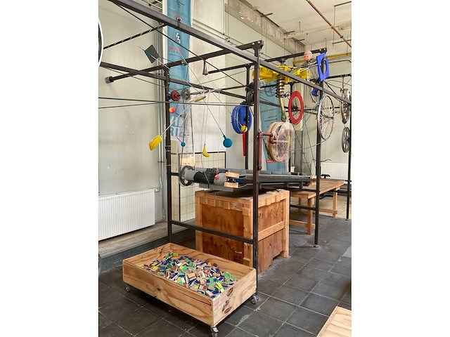 Installatie “de ruben goldberg machine” - afbeelding 9 van  15