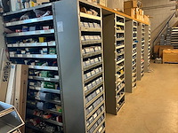 Installatie materiaal in stelling