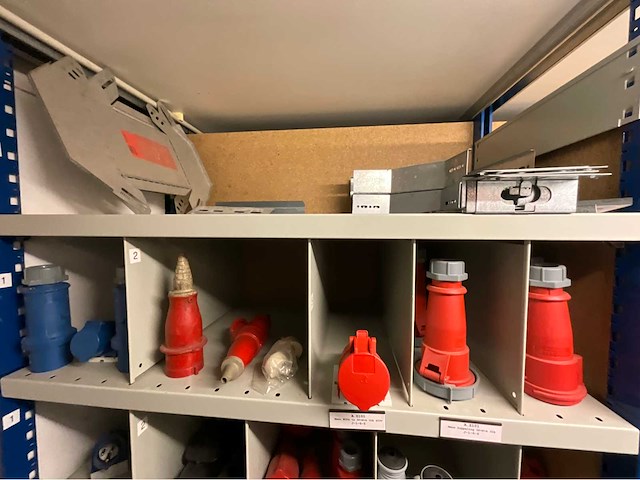 Installatie materiaal - afbeelding 17 van  62