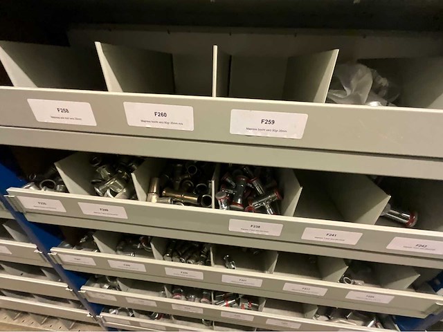 Installatie materiaal - afbeelding 28 van  53