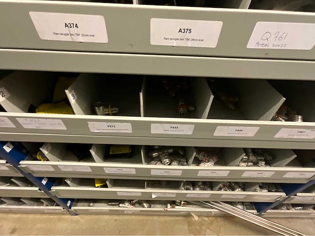 Installatie materiaal - afbeelding 17 van  71