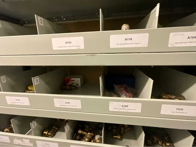 Installatie materiaal - afbeelding 20 van  71