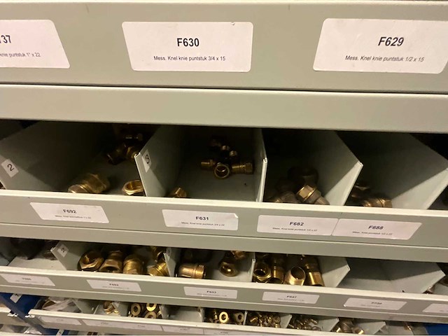Installatie materiaal - afbeelding 22 van  71