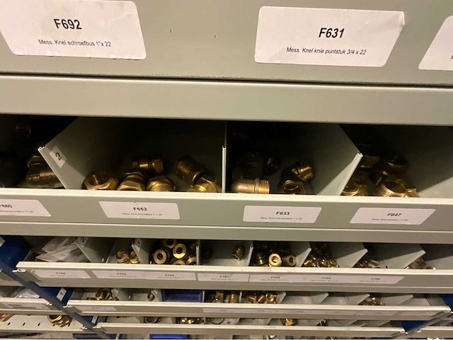 Installatie materiaal - afbeelding 24 van  71