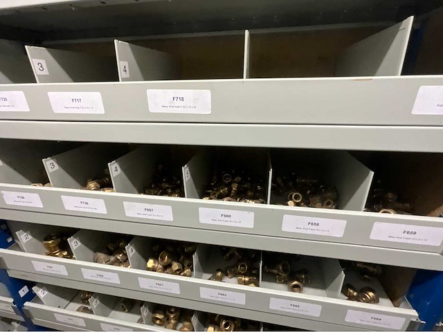 Installatie materiaal - afbeelding 28 van  71
