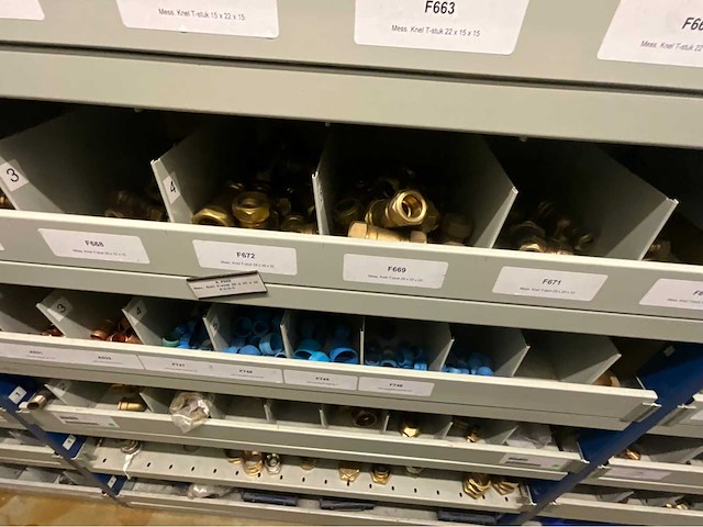 Installatie materiaal - afbeelding 30 van  71