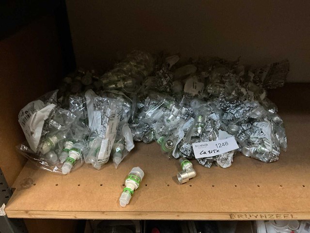 Installatiemateriaal divers (215x) - afbeelding 1 van  3