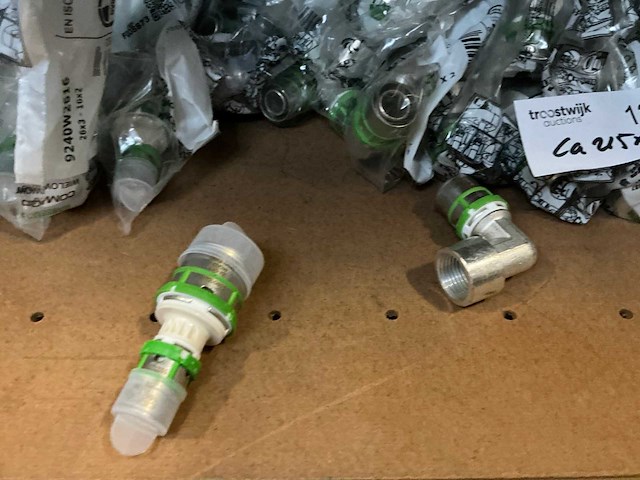 Installatiemateriaal divers (215x) - afbeelding 2 van  3