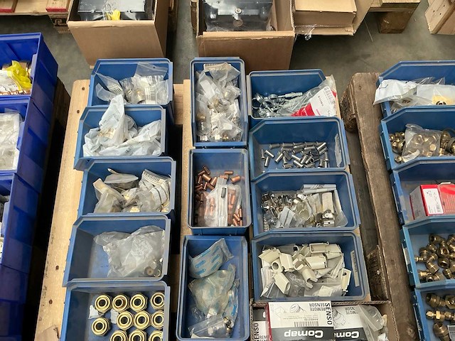 Installatiemateriaal en technische fittingen - afbeelding 3 van  3