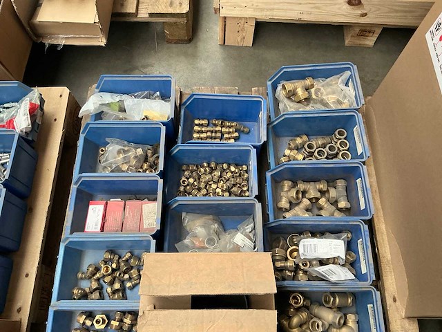 Installatiemateriaal en technische fittingen - afbeelding 3 van  3