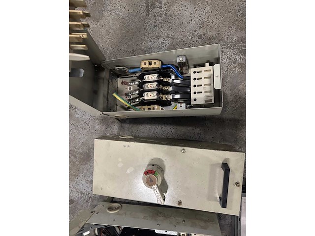 Installatiematerialen, schakelkasten en toebehoren - afbeelding 7 van  12