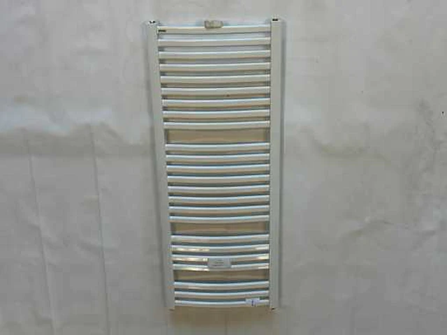 Instamat - milano gebogen - badkamer desigradiator (1500x600 mm) 448 watt - afbeelding 1 van  4