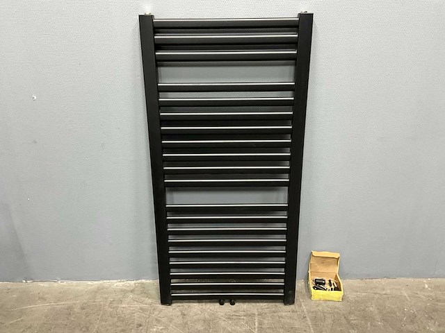 Instamat - milano straight - designradiator 60 x 122 cm - afbeelding 1 van  5