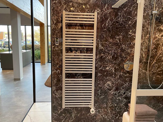 Instamat designradiator elektrisch - afbeelding 1 van  4