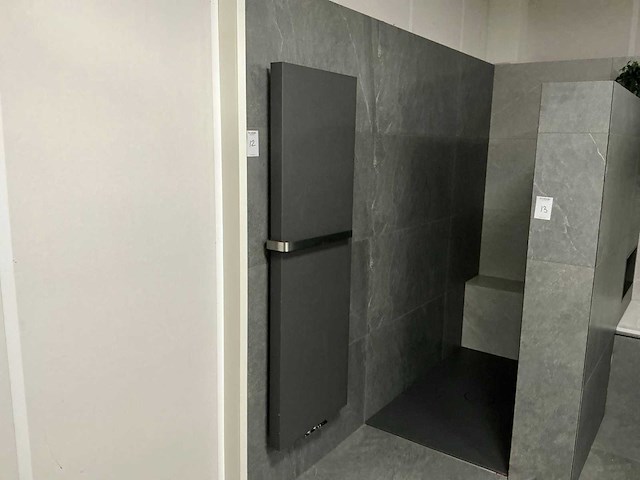 Instamat stretta designradiator - afbeelding 2 van  4