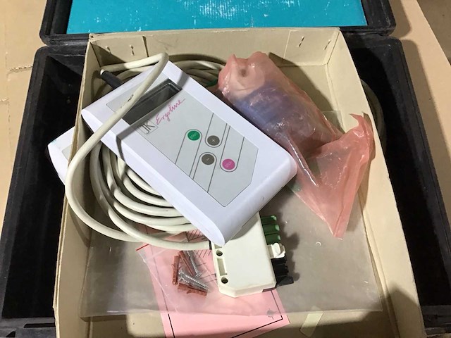 Instel apparaat voor zonnebanken. (2x) - afbeelding 2 van  3