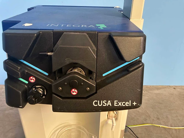 Integra lifesciences - cusa excel+ 9 - ultrasound machine - 2014 - afbeelding 9 van  14