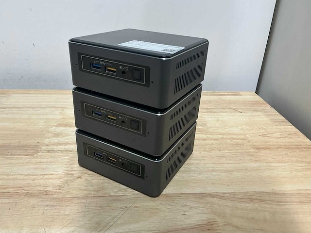 Intel - nuc7i7bnh(i7) - desktops (3x) - afbeelding 1 van  4