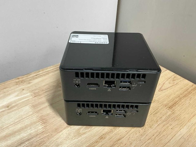 Intel - nuc8i7beh(i7) - desktops (2x) - afbeelding 4 van  6
