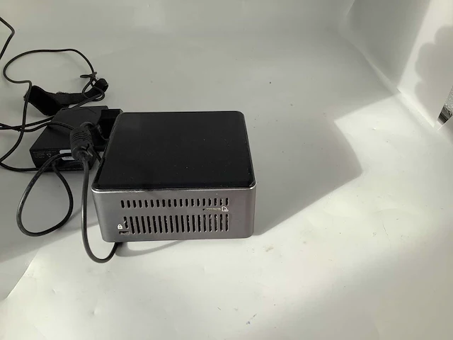 Intel nuc i5 boxnuc7ibnh 8gb 256gb desktop - afbeelding 5 van  8