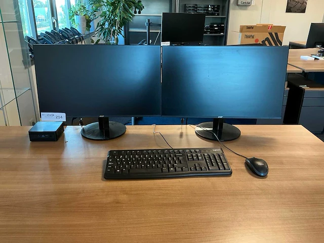 Intel nuc11pah desktop met monitoren - afbeelding 5 van  6