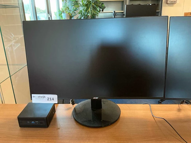 Intel nuc11pah desktop met monitoren - afbeelding 6 van  6