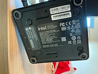 Intel nuc11pah desktop met monitoren - afbeelding 4 van  6