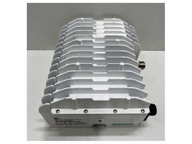 Intellian njrc 8w ku-band buc converter - njt5118nm - afbeelding 4 van  6