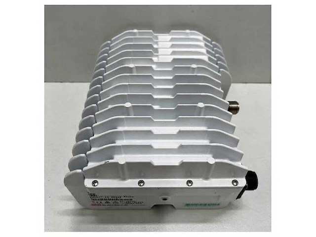 Intellian njrc 8w ku-band buc converter - njt5118nm - afbeelding 2 van  4