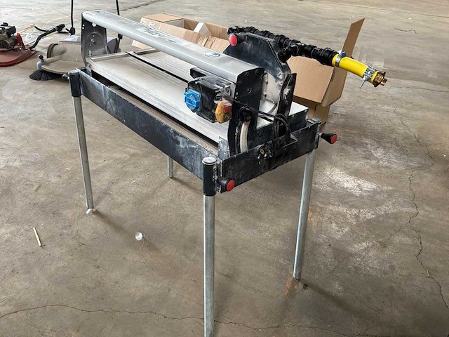 Inter dynamics dynamic 700 tegelzaagmachine - afbeelding 2 van  7