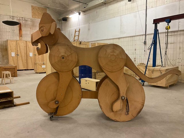 Interactieve houten kunstwerk - afbeelding 1 van  9