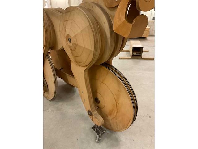 Interactieve houten kunstwerk - afbeelding 6 van  9