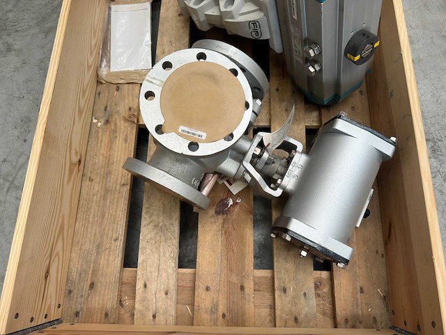 Interapp - partij industriële kleppen en pneumatische actuators - afbeelding 2 van  7