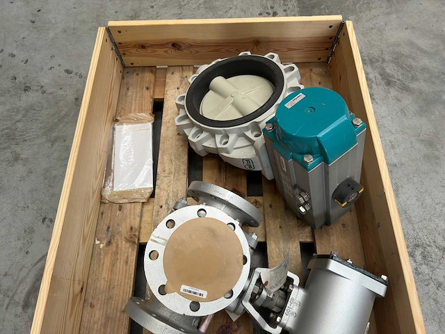 Interapp - partij industriële kleppen en pneumatische actuators - afbeelding 3 van  7