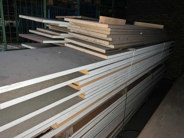 Interblad watervast multiplex keukenblad v.v hpl (high pressure laminate) circa: 350 meter - afbeelding 1 van  3