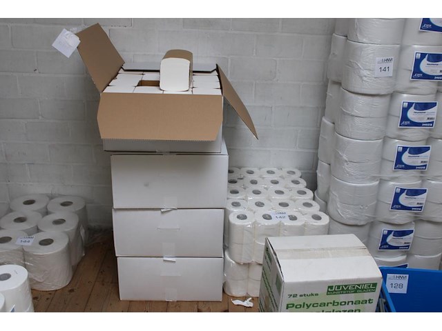 Interfolded handdoekjes euro products. 9600 stuks in 4 dozen. - afbeelding 1 van  2
