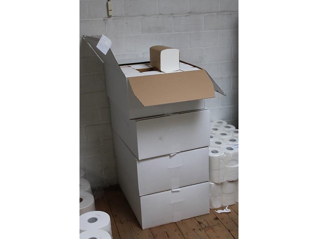 Interfolded handdoekjes euro products. 9600 stuks in 4 dozen. - afbeelding 2 van  2