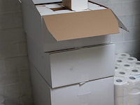 Interfolded handdoekjes euro products. 9600 stuks in 4 dozen. - afbeelding 2 van  2