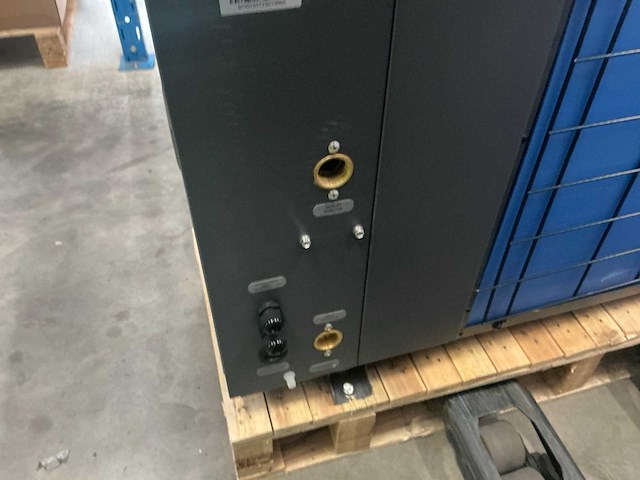 Intergas xceed all-electric warmtepomp buitenunit - afbeelding 4 van  5