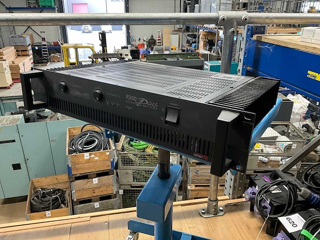 Interm r15 plus/300 versterker - afbeelding 1 van  3