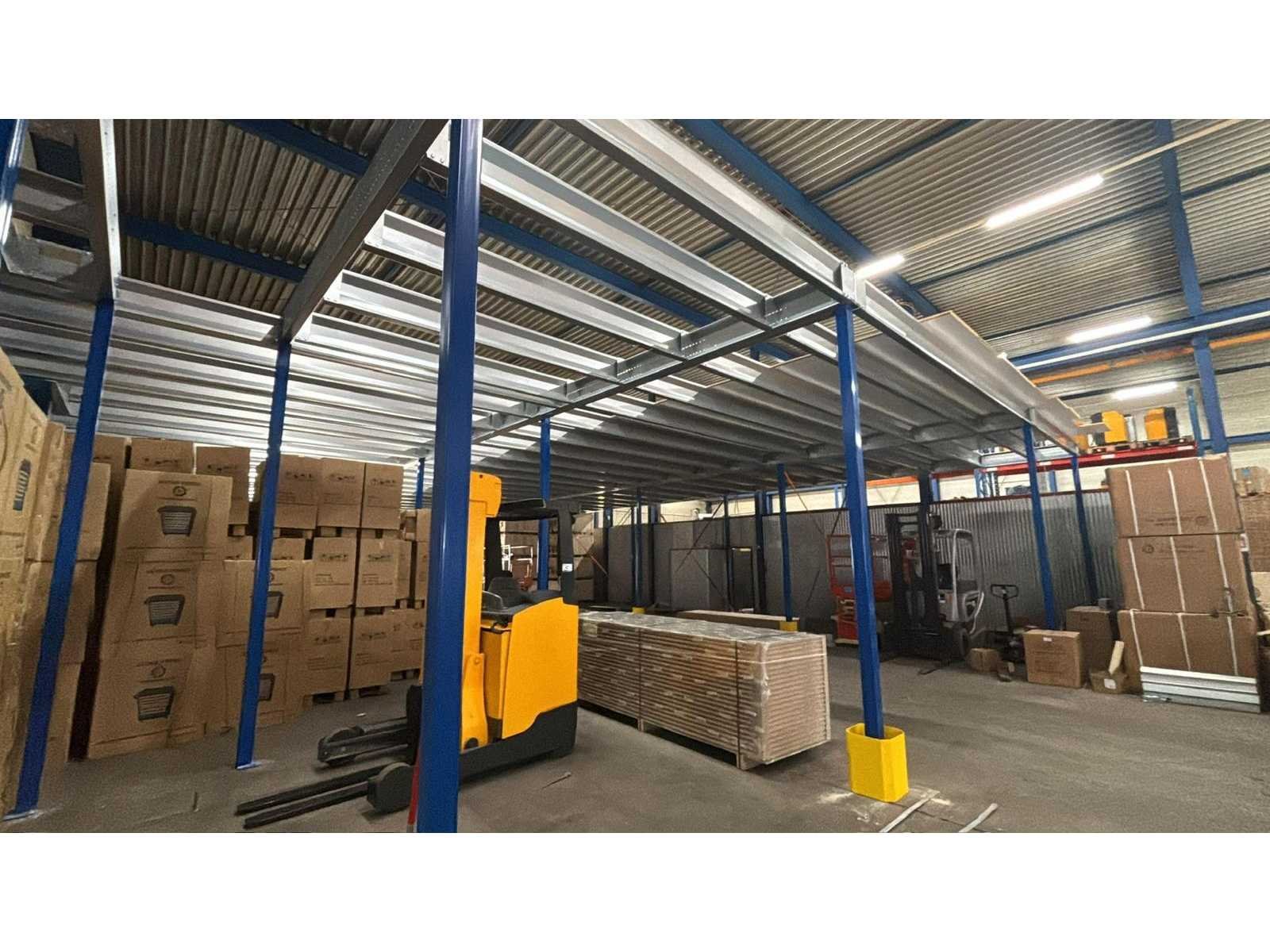 Intern transport materieel , graafmachines en gereedschappen