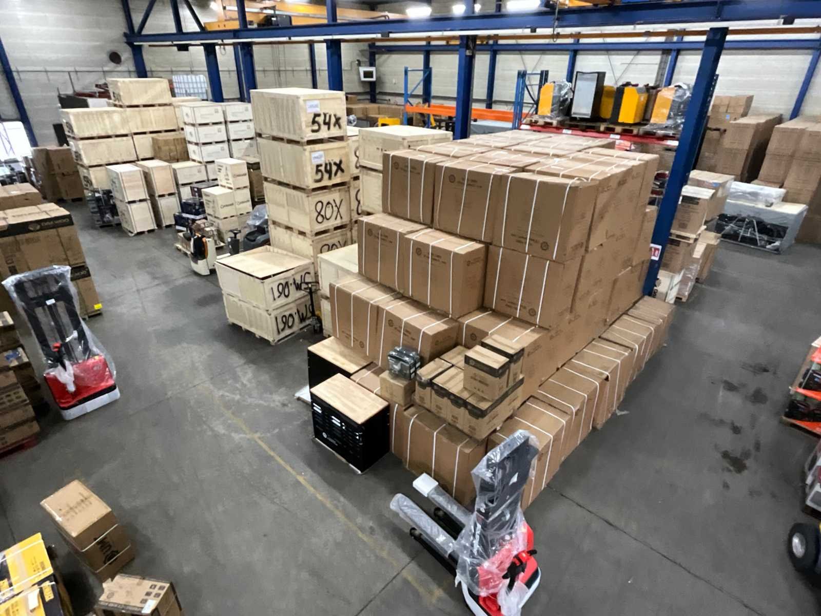 Intern transport materieel , graafmachines en gereedschappen