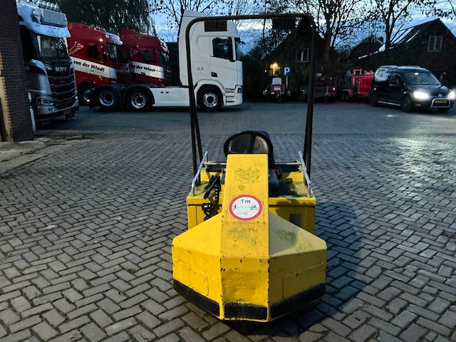 Intern transport tractor - afbeelding 8 van  15